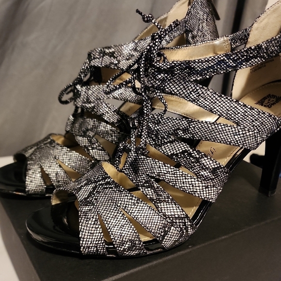 Anne Klein Elegant Snakeskin Heels In 10 - Picture 4 of 9